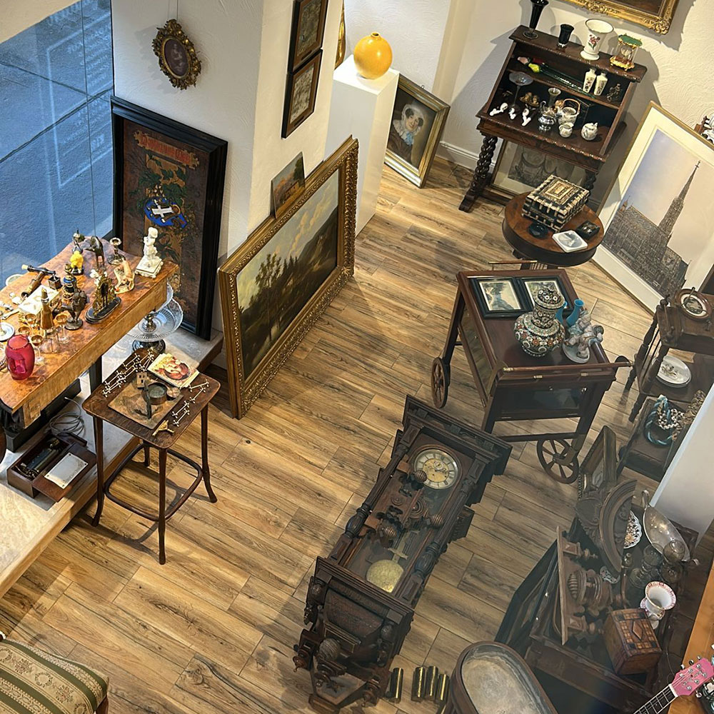 Das Geschäft von Leonardo Antiquitäten in Wien